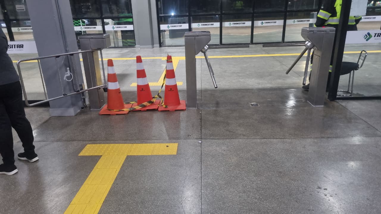 Dano em catraca altera embarque de passageiros na Rodoviária de Cascavel