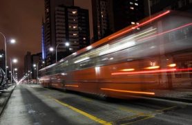 Homem deixa hospital, é atropelado por biarticulado e volta em estado grave para internação