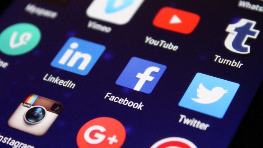 STF julga recursos contra responsabilização de big techs Imagem referente a STF julga recursos contra responsabilização de big techs