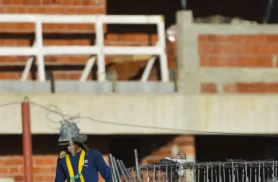 Construção empregou 2,5 milhões e pagou média de 2,1 salários mínimos
