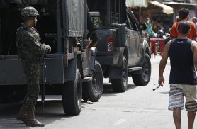 Polícia faz ação para cumprir 56 mandados de prisão na Maré, no Rio