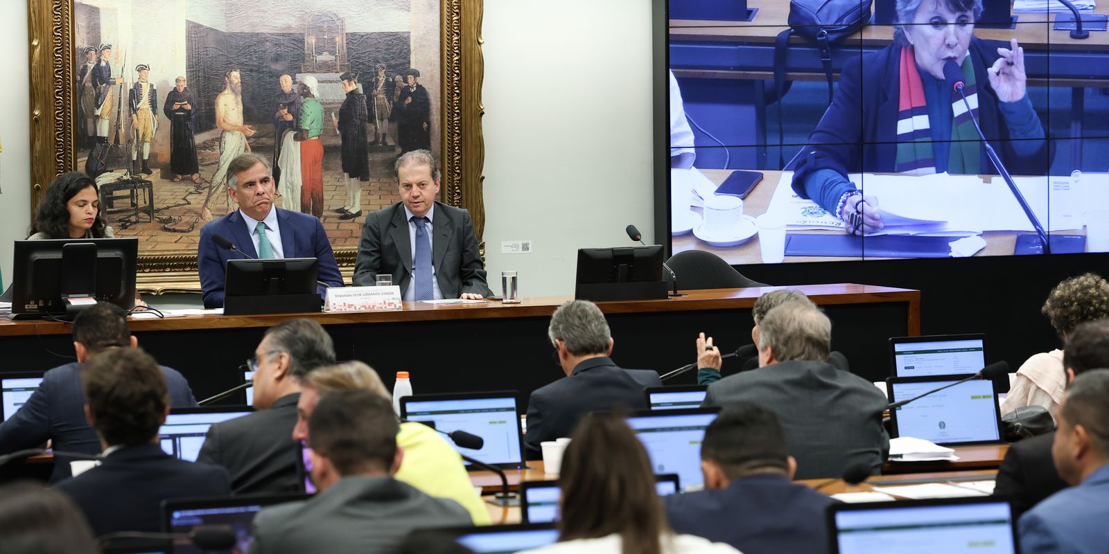 Imagem relativa a Comissão da Câmara aprova redução da maioridade penal para 16 anos