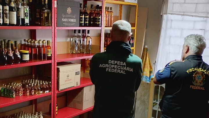 Imagem relativa a PCPR e MAPA apreendem bebidas alcoólicas sem registro durante fiscalização em Curitiba