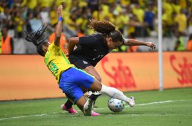 Em jogo nervoso, seleção brasileira feminina de futebol perde para os EUA em Fortaleza