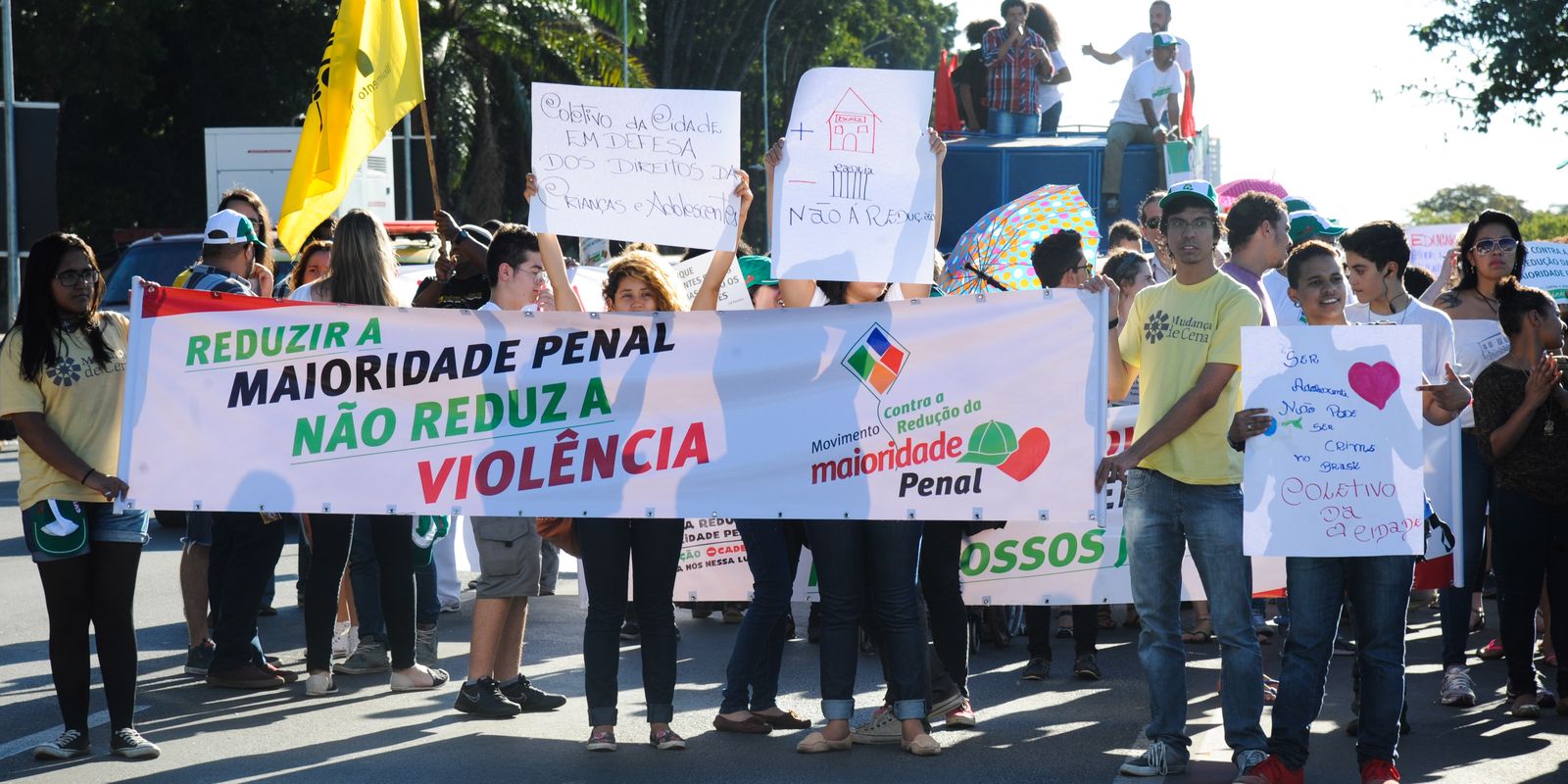 Imagem relativa a Entidades criticam projeto que reduz maioridade penal aprovado na CCJ