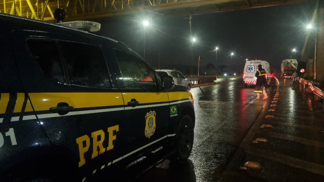Motociclista sofre queda na BR-277 e é encaminhado para atendimento médico