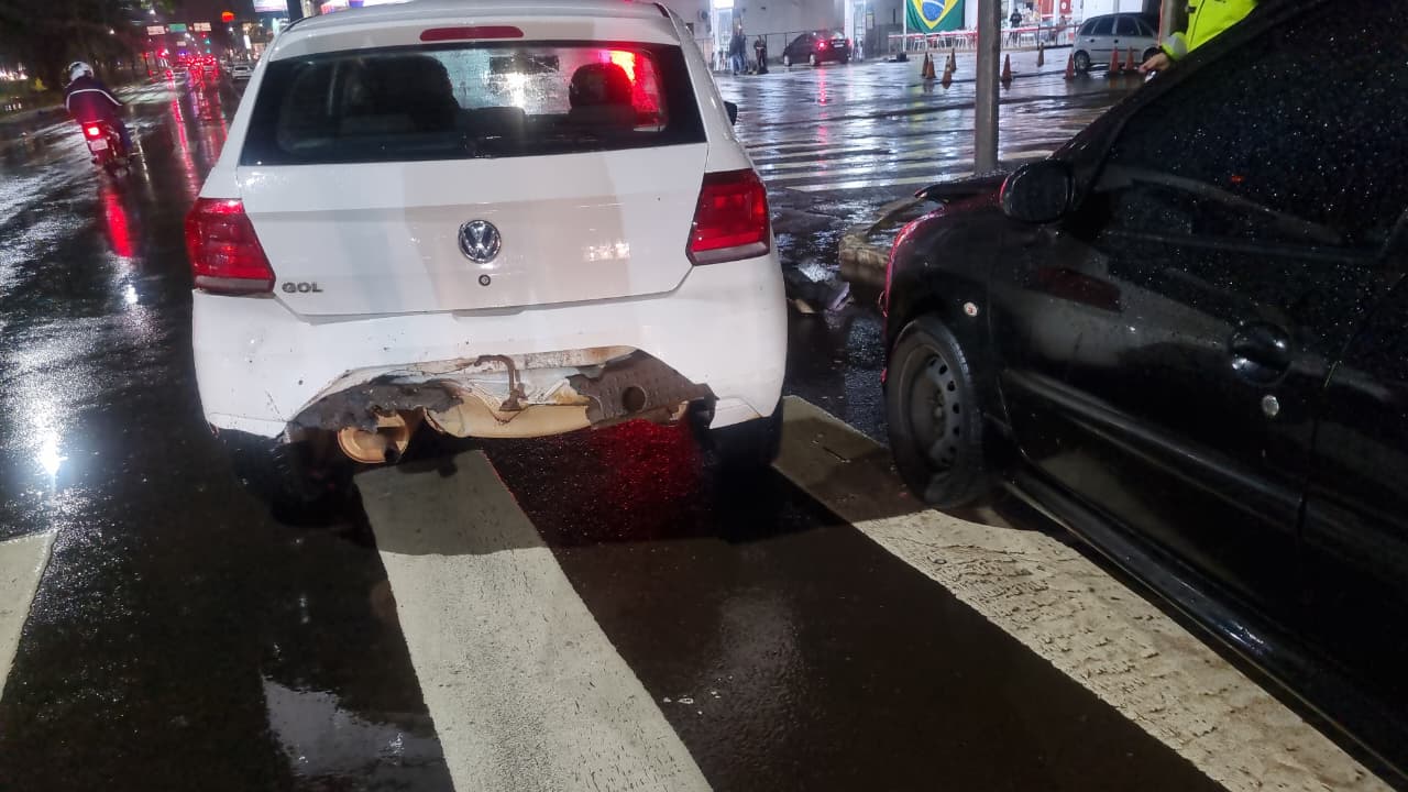 Após acidente com motociclista, novo acidente é registrado minutos depois na Avenida Brasil