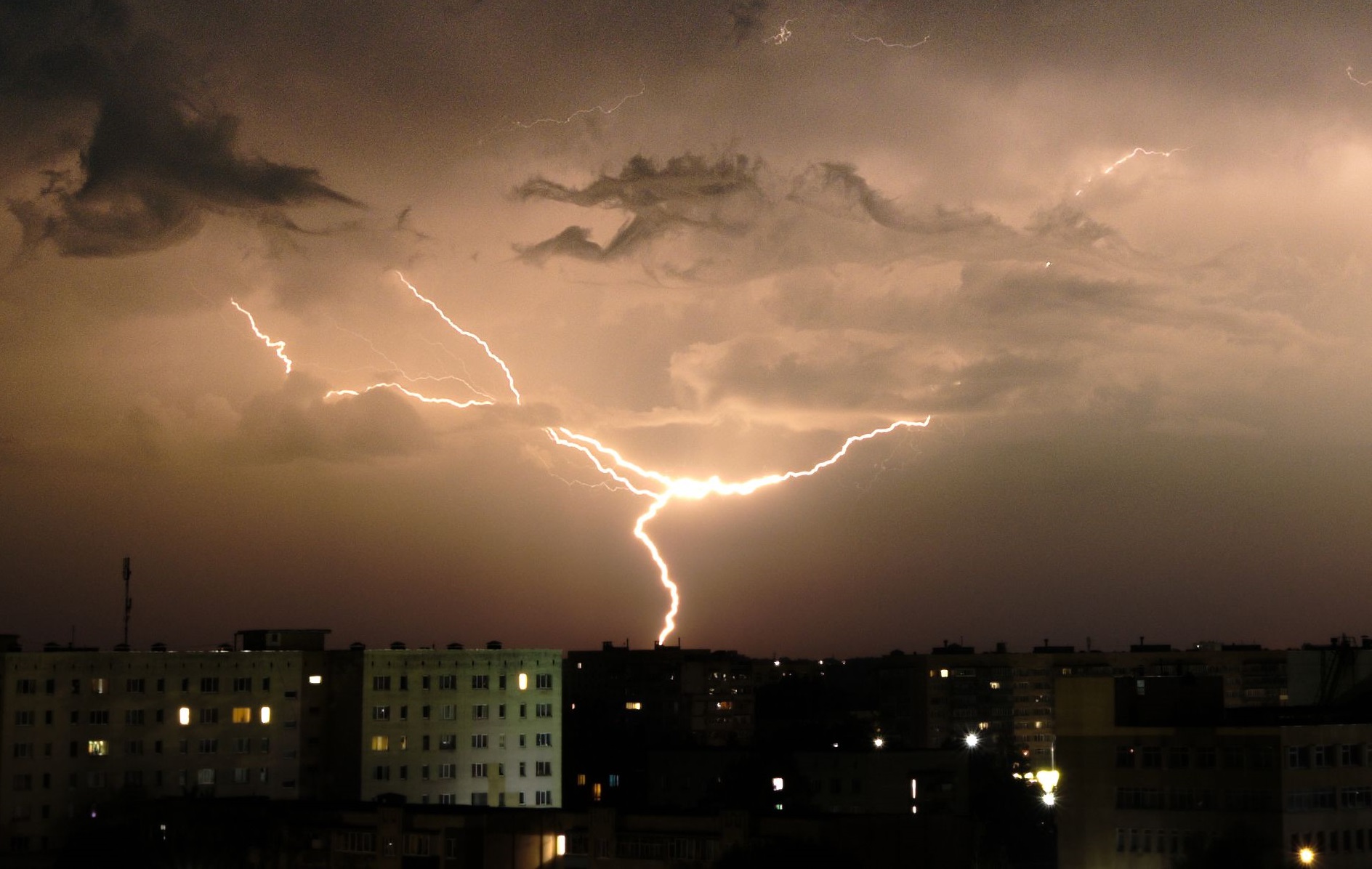 Imagem relativa a Inmet coloca todo o Paraná sob alerta de tempestades