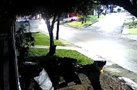 Câmeras registram colisão entre dois veículos em cruzamento do Bairro Coqueiral