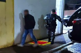 Equipe Choque recupera caminhonete furtada e encaminha motorista à Delegacia em Cascavel