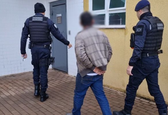 Homem com mandado de prisão é detido pela GM perto da rodoviária de Cascavel