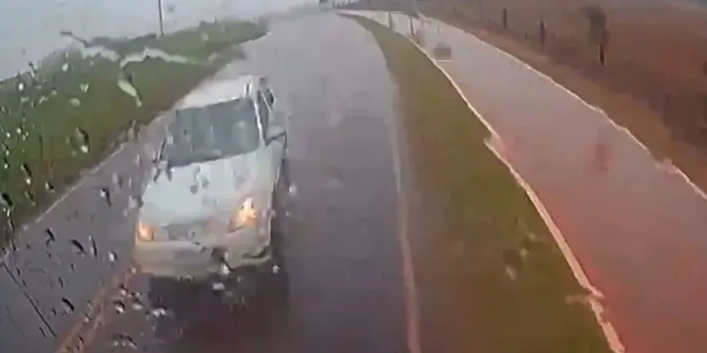Vídeo mostra colisão frontal que terminou com duas mortes