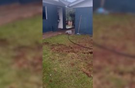 Marcas mostram explosão de raio em residência no interior de Cascavel