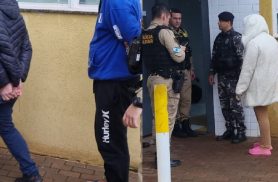 Algemados e sob escolta: suspeitos da “cracolândia do Cancelli” chegam à Central após nova batida policial