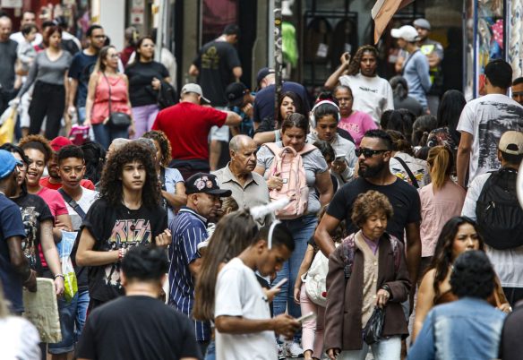 Salários diminuem pobreza em 22 regiões metropolitanas
