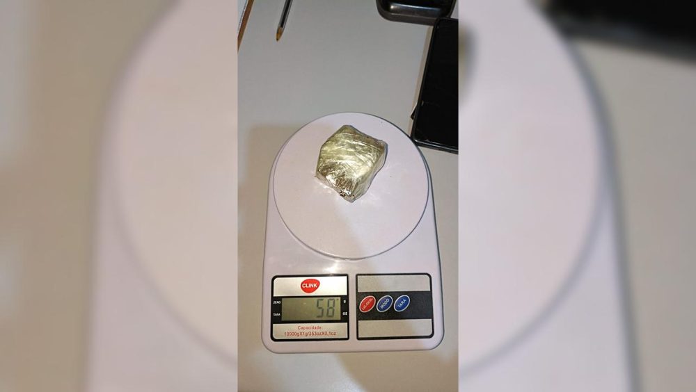 Motocicleta é apreendida e jovem é detido com maconha em Boa Vista da Aparecida Imagem referente a Motocicleta é apreendida e jovem é detido com maconha em Boa Vista da Aparecida