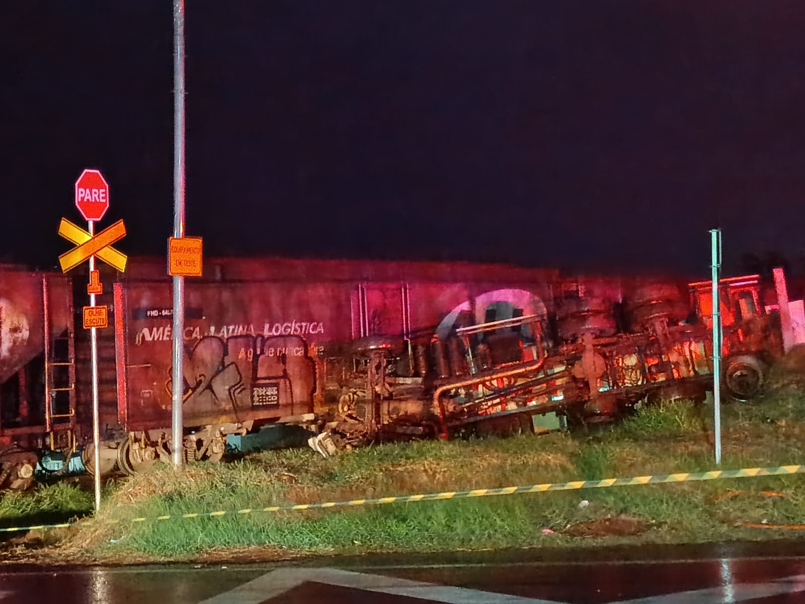 Imagem relativa a Caminhão-tanque é atingido por trem na BR-369