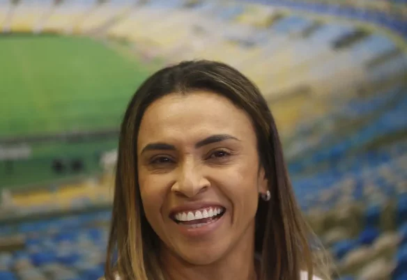 Com Marta como embaixadora, Tesouro quer atrair mais investidores