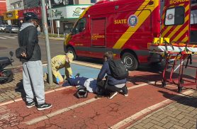 Após sair da aula, adolescente fica ferida em colisão com patinete elétrico