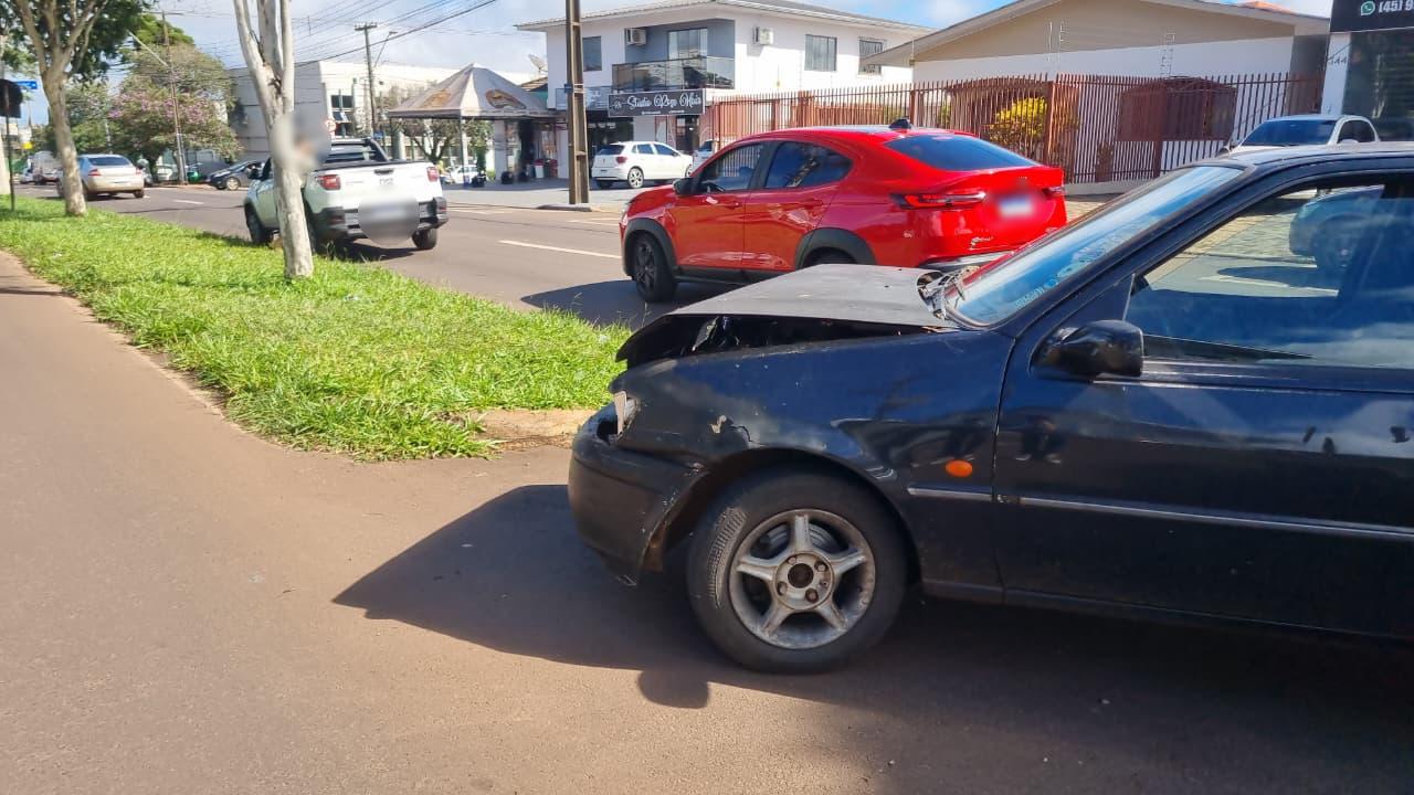 Fiesta e Strada se envolvem em acidente de trânsito na Avenida Rocha Pombo