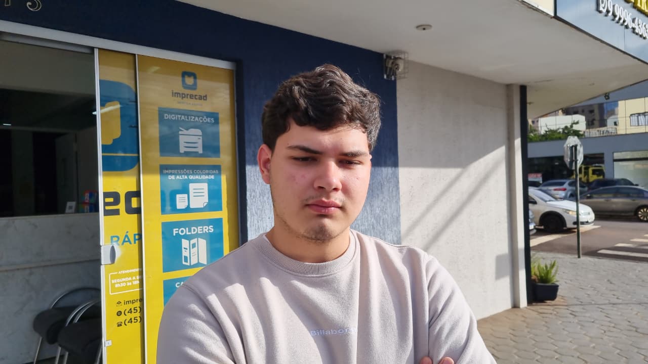 ‘Acidentes são diários’, diz morador ao cobrar semáforo onde Fiat e Volvo bateram