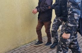 Tio é acusado de tentar beijar e tocar nas nádegas do sobrinho no Cascavel Velho