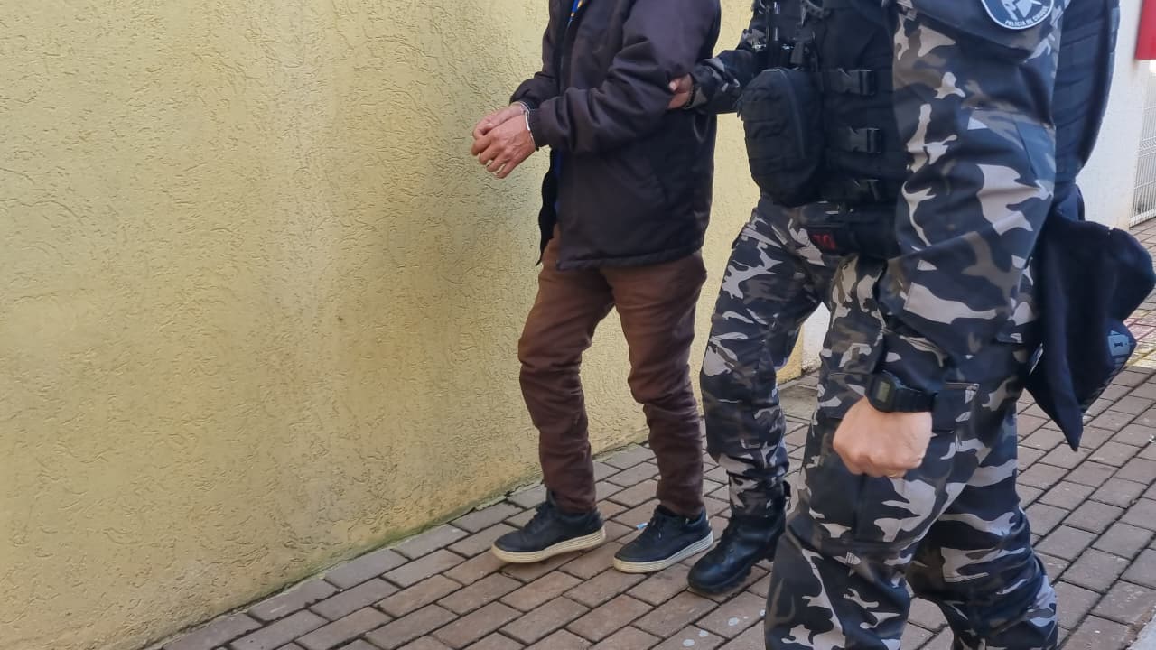 Tio é acusado de tentar beijar e tocar nas nádegas do sobrinho no Cascavel Velho