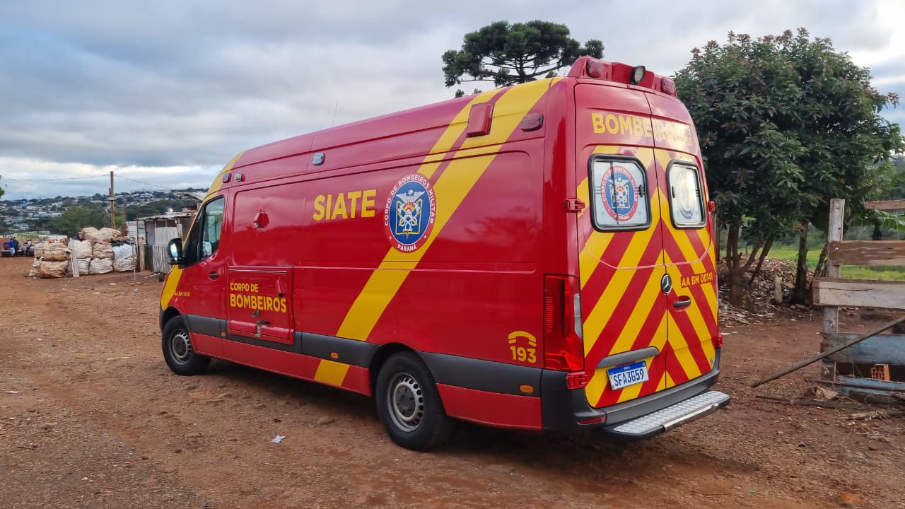 Homem é agredido por grupo e sofre suspeita de fraturas nos punhos em Cascavel