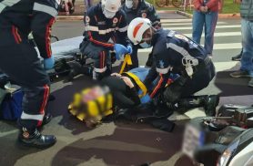 Colisão traseira deixa mulher ferida na Avenida Brasil