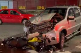 Motociclista fica inconsciente após colisão frontal e é levado em estado grave ao hospital