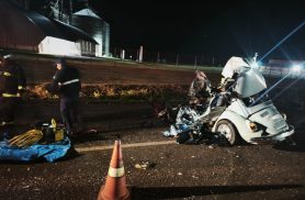 Homem de 31 anos morre após colisão frontal entre Fusca e ônibus na PR-239 em Assis Chateaubriand