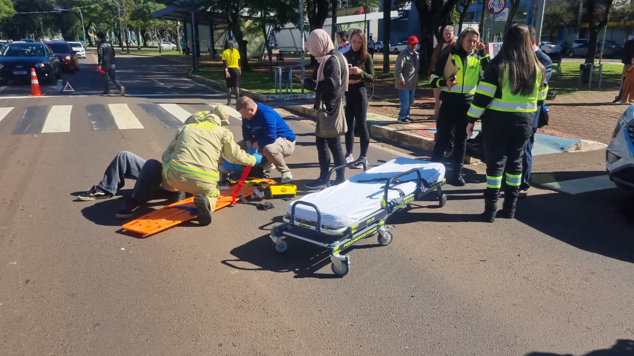Jovem de 19 anos fica ferido em acidente entre autopropelido elétrico e Hyundai Creta
