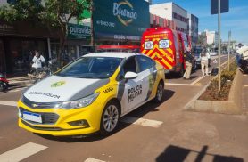 Colisão entre SW4 e moto deixa motociclista ferido na Avenida Carlos Gomes