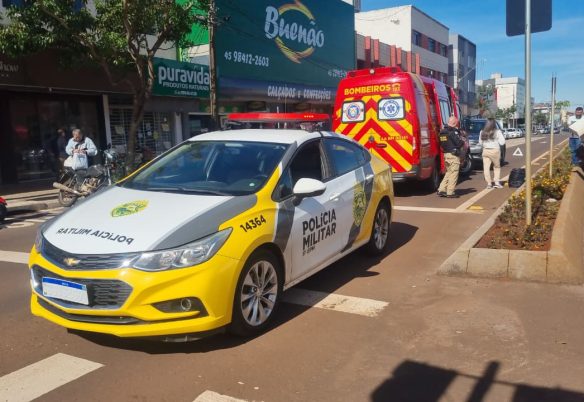Colisão entre SW4 e moto deixa motociclista ferido na Avenida Carlos Gomes