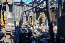 Veja como ficou a casa destruída por incêndio no Bairro Neva, em Cascavel