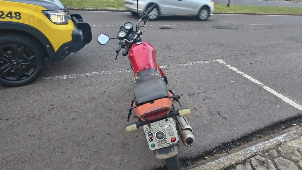 Sem habilitação, homem é flagrado conduzindo moto com R$ 12 mil em débitos Imagem referente a Sem habilitação, homem é flagrado conduzindo moto com R$ 12 mil em débitos