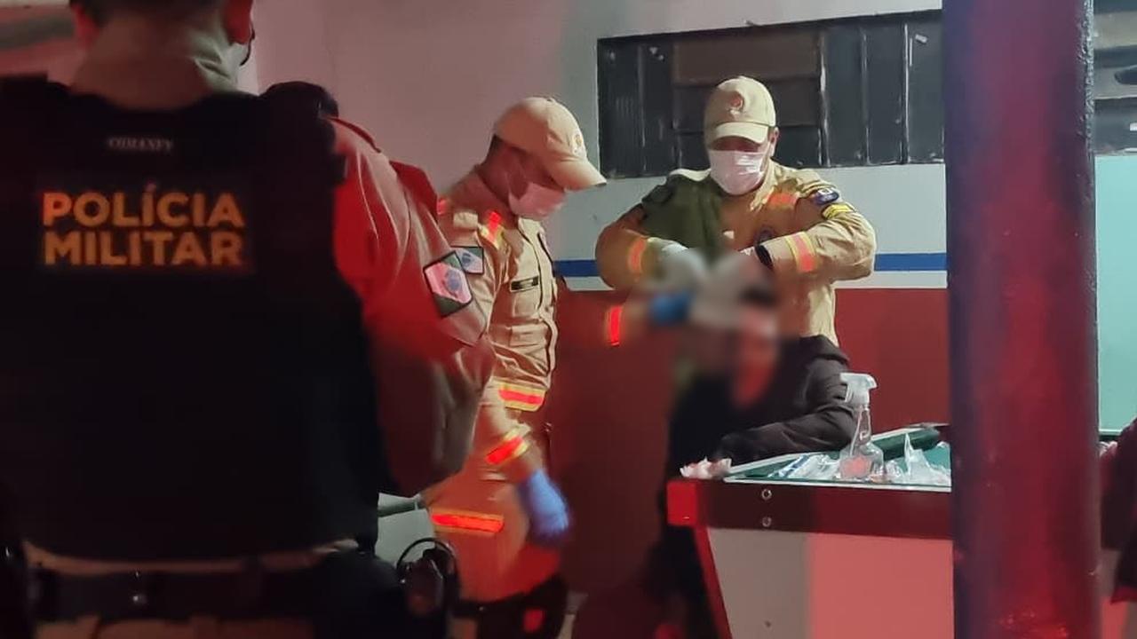 Homem é agredido com taco de sinuca em briga de bar na Avenida Corbélia