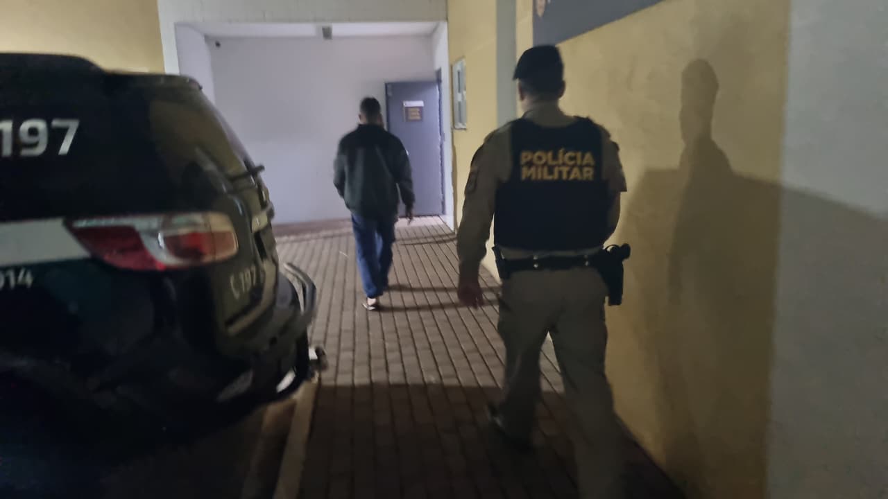 Homem é preso por violência doméstica no Santa Felicidade