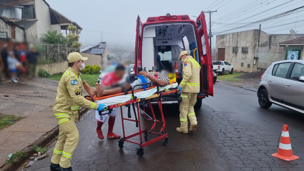 Acidente entre dois carros deixa motorista ferido no Bairro Santa Felicidade