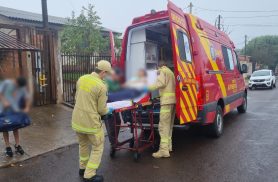 Durante faxina, mulher é atingida por guarda-roupa e precisa de socorro
