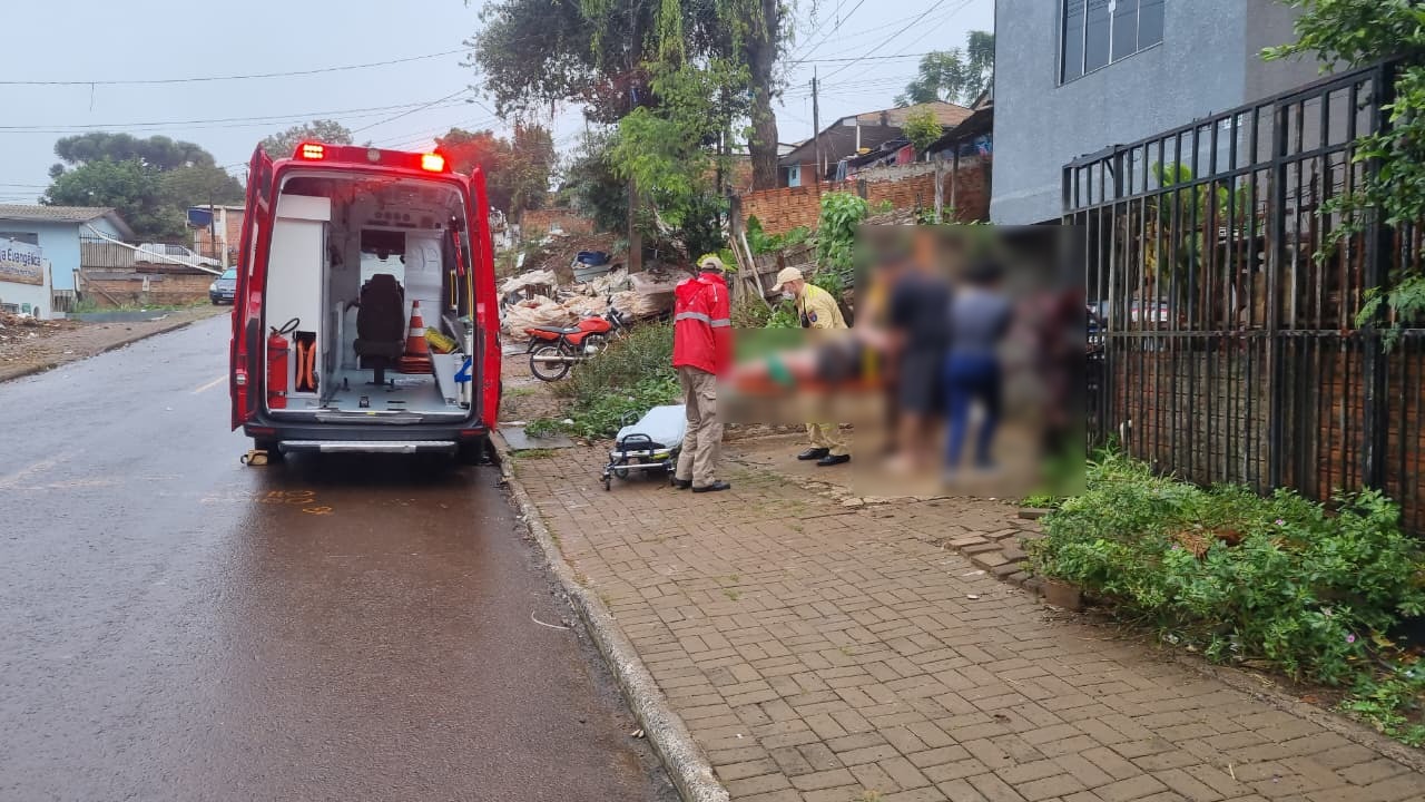 Idosa de 70 anos é socorrida pelo Siate após cair no banheiro