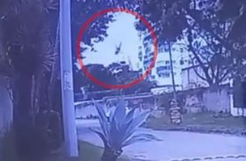 Vídeo mostra queda de helicóptero em pátio da BYD; acidente deixa seis mortos no Rio