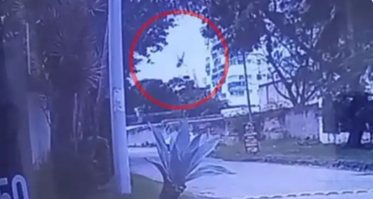 Vídeo mostra queda de helicóptero em pátio da BYD; acidente deixa seis mortos no Rio