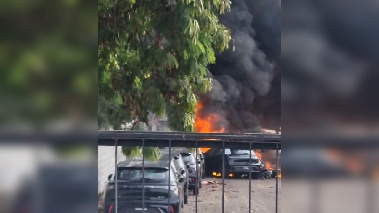 Incêndio após queda de helicópteros destrói cerca de 20 carros elétricos; veja vídeo
