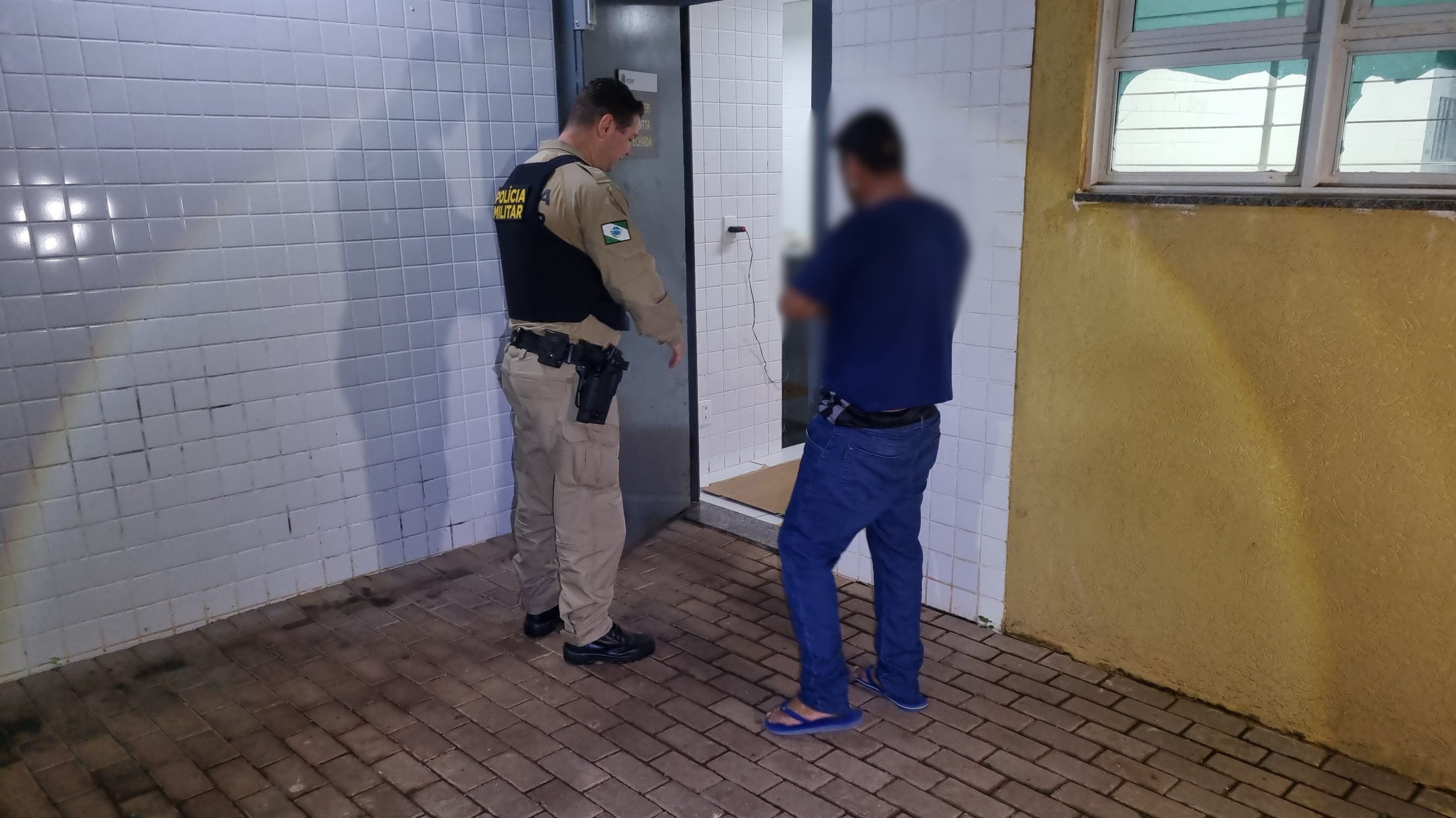 Homem é preso após agredir e ameaçar a própria mãe com faca