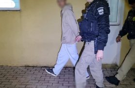 Mãe vai à casa da filha após saber de agressão e vítima tenta pegar arma de PM para defender o companheiro