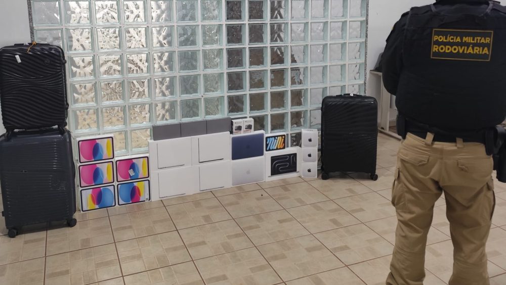 Polícia Rodoviária apreende R$ 130 mil em eletrônicos trazidos do Paraguai na PR-585 Imagem referente a Polícia Rodoviária apreende R$ 130 mil em eletrônicos trazidos do Paraguai na PR-585