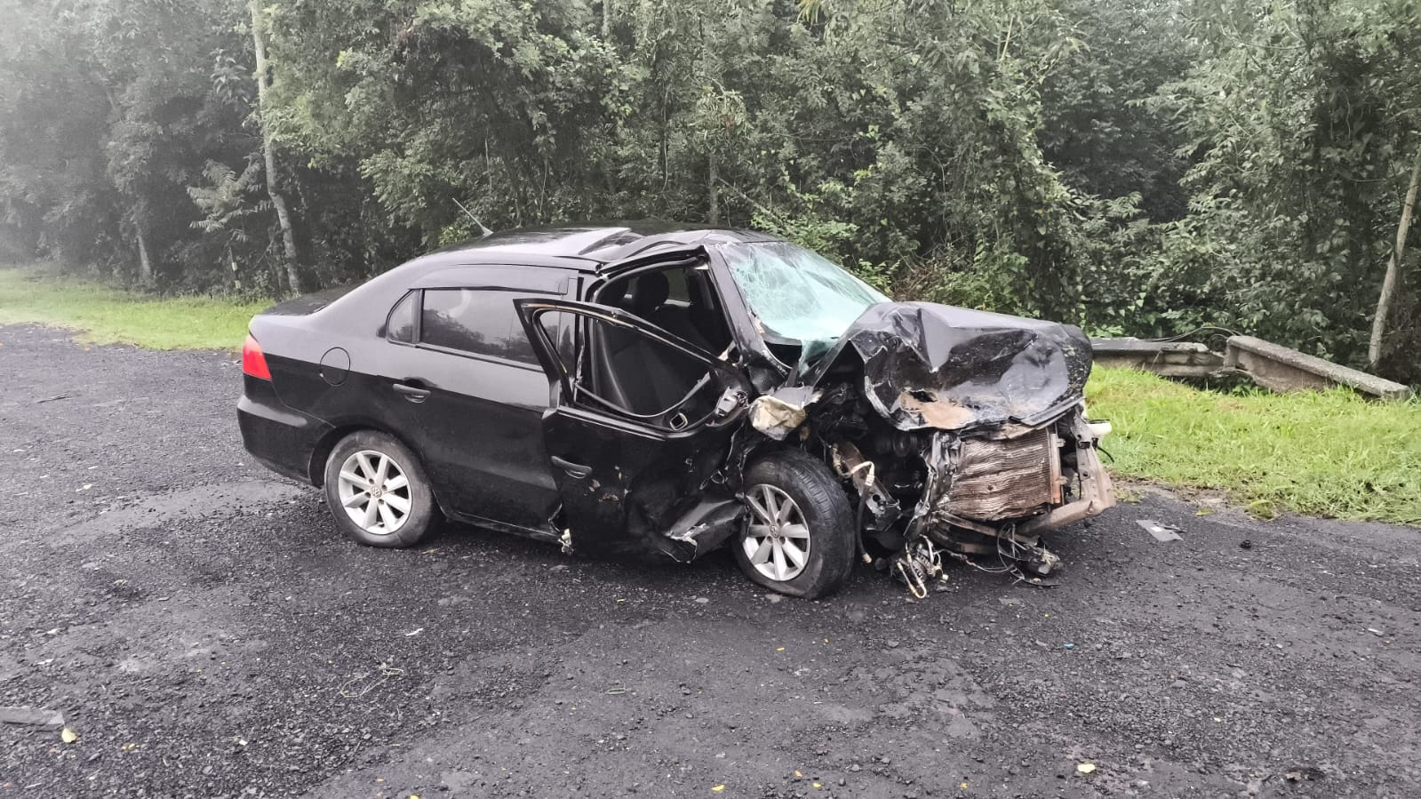Imagem relativa a Duas pessoas morrem em grave colisão frontal na BR-373
