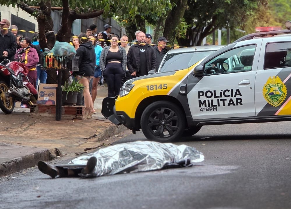 Imagem relativa a Homem é morto a facadas dentro de bar em Maringá; crime foi registrado por câmera de segurança