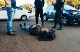 Homem é socorrido na Rua Erechim após ser atropelado por carro